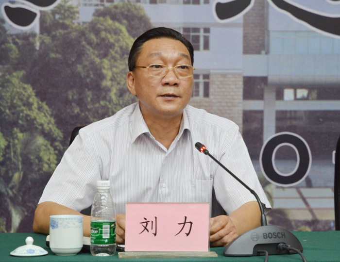 自治区党委决定:莫诗浦任广西师范学院党委书记,李丰生