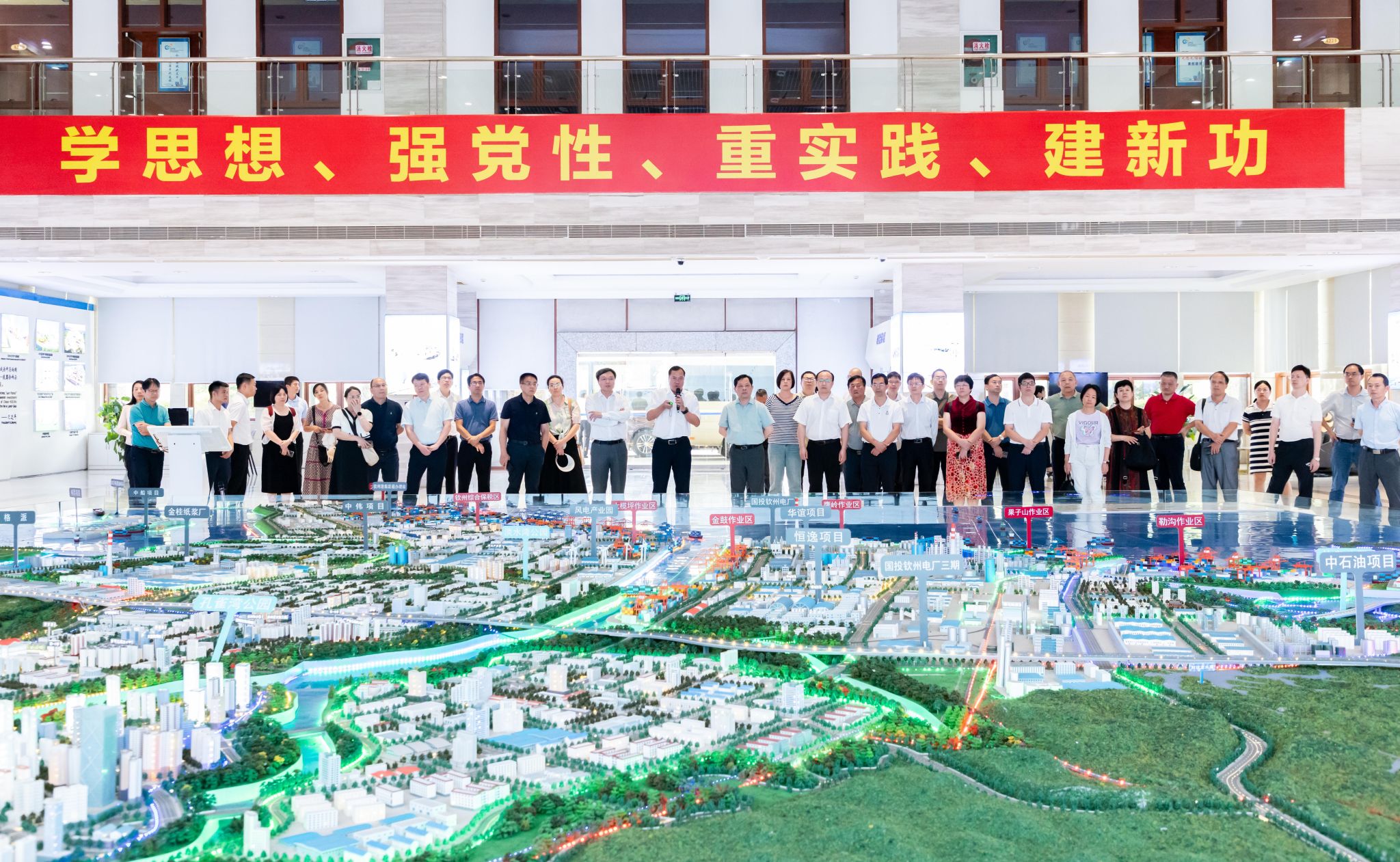学校举行2024年中层干部思想教育暨领导力提升培训班现场教学