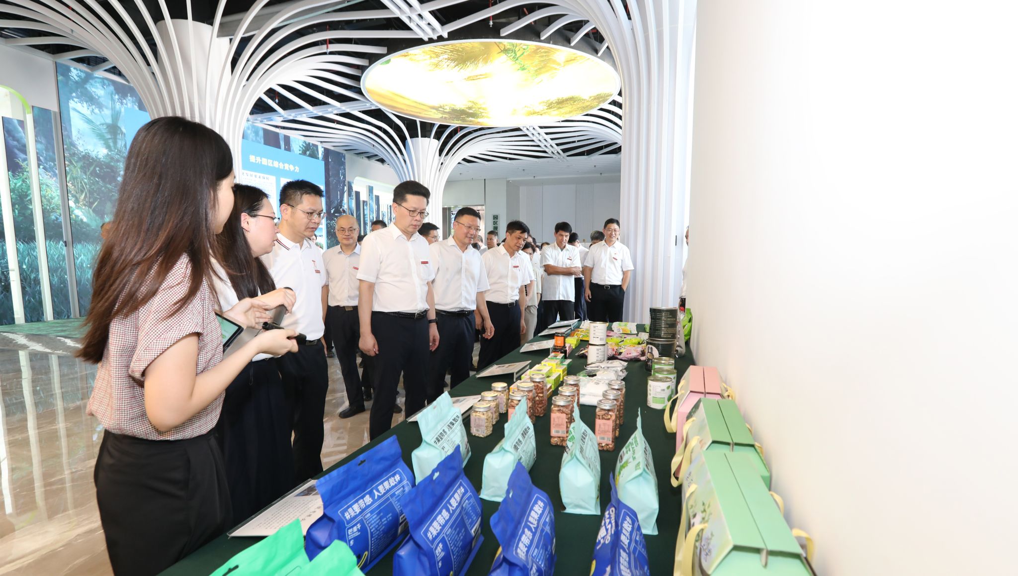 学校举行2024年中层干部思想教育暨领导力提升培训班现场教学