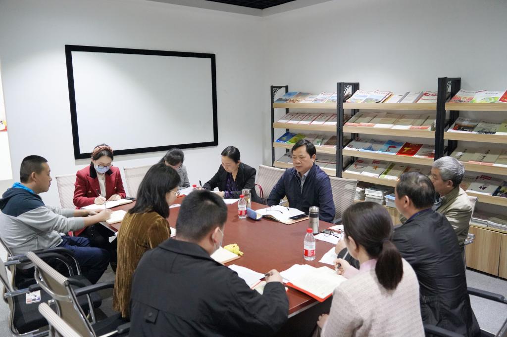 学校党委副书记侯代忠副书记参加宣传部党支部组织生活会