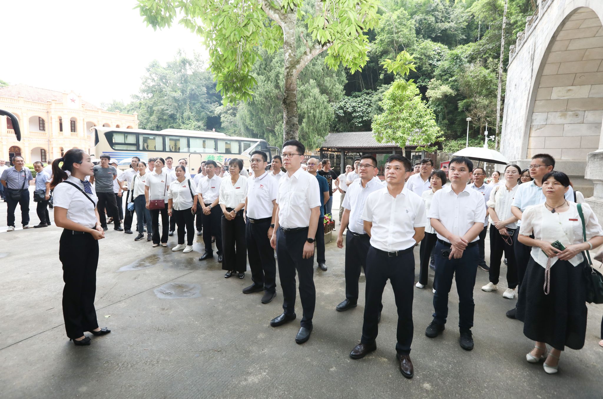 学校举行2024年中层干部思想教育暨领导力提升培训班现场教学